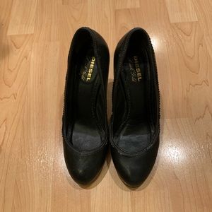 Diesel black leather pumps